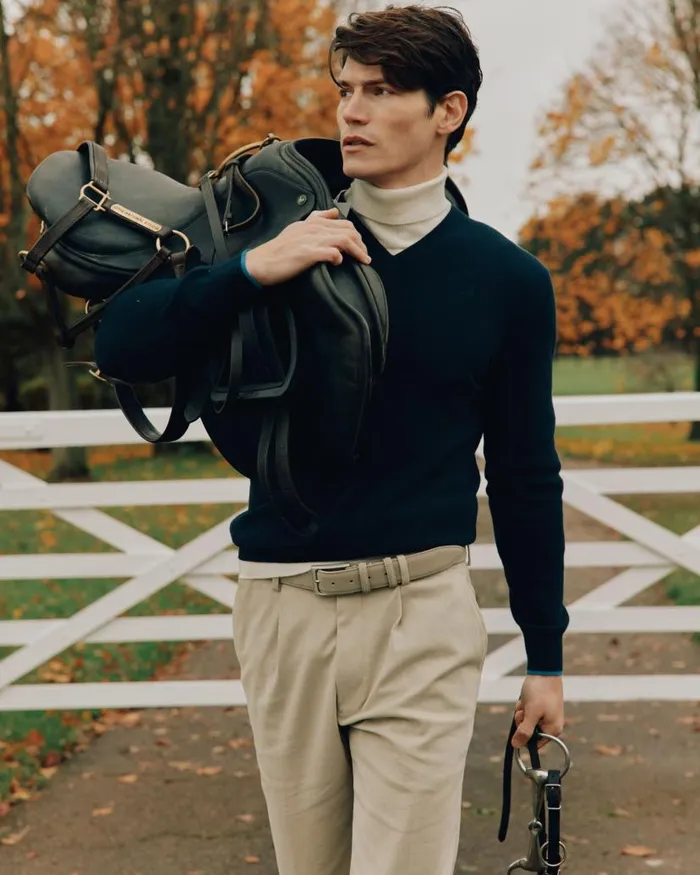 NPeal Jumpers Men The Jockey Club V Neck Cashmere Jumper Navy Blue