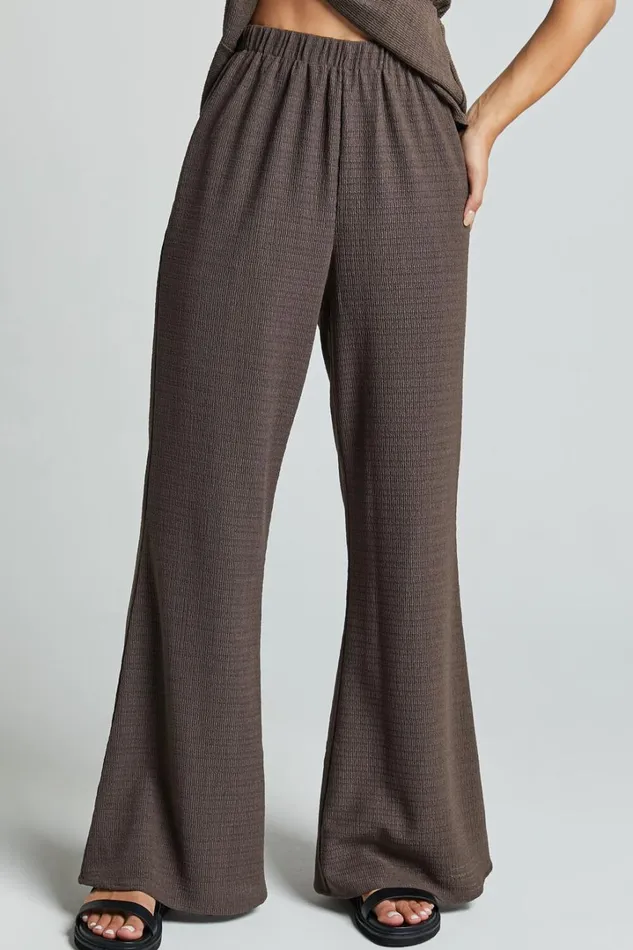 Suki Pants 8211 Elasticated High Waist Wide Leg Textured Pants In Dark Oak Women Showpo Pants