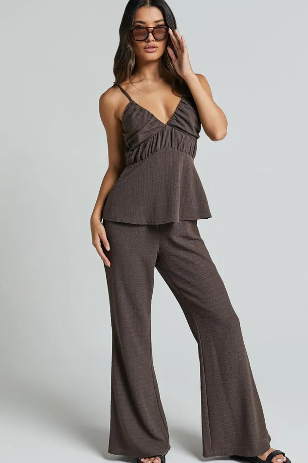 Suki Pants 8211 Elasticated High Waist Wide Leg Textured Pants In Dark Oak Women Showpo Pants