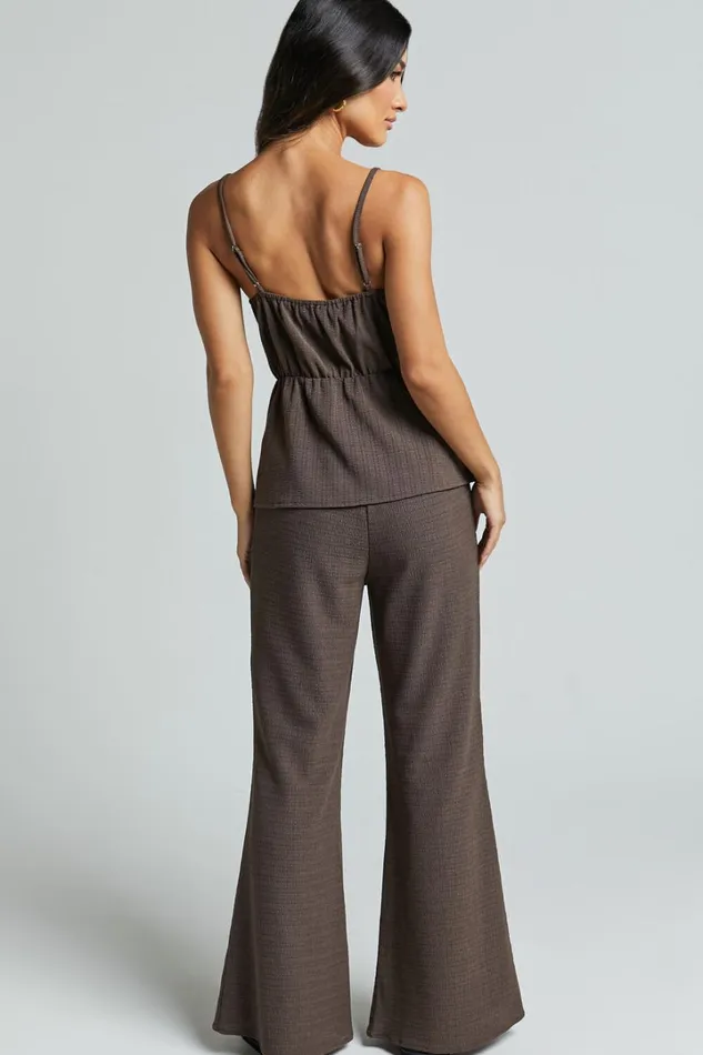 Suki Pants 8211 Elasticated High Waist Wide Leg Textured Pants In Dark Oak Women Showpo Pants
